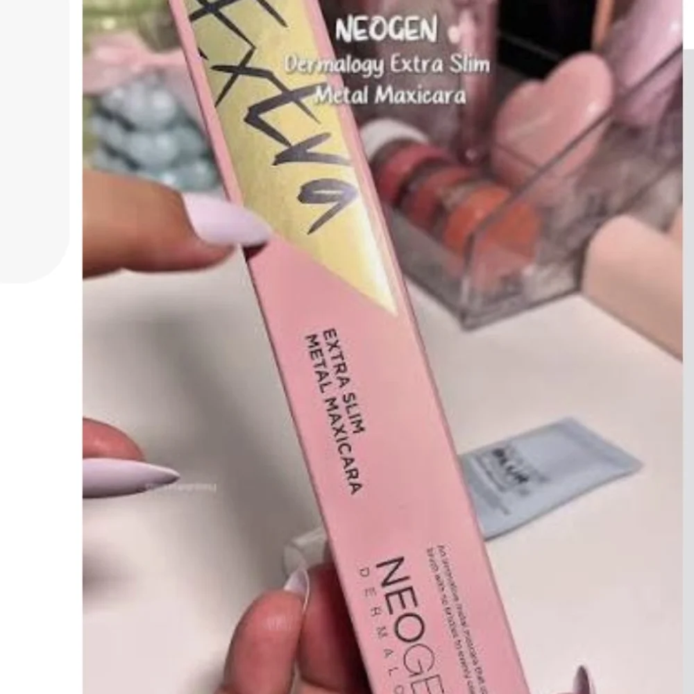 ❇️🧚‍♀️Neogen Dermalogy Extra Slim Metal Maxicara Mascara NWT